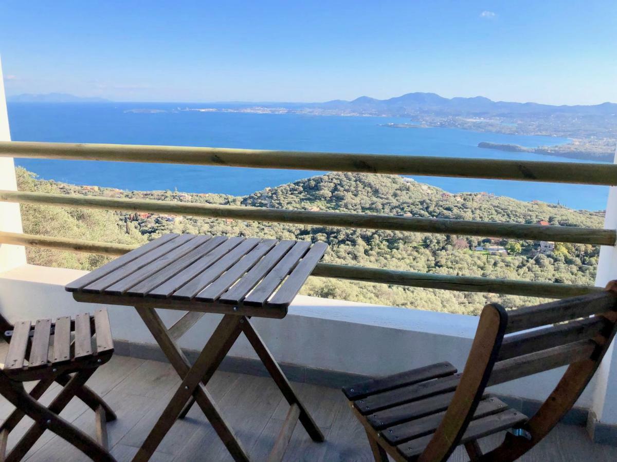 Villa Intaba: Seaside Retreat with Pool on Corfu's Riviera Pyrgi  Exterior photo